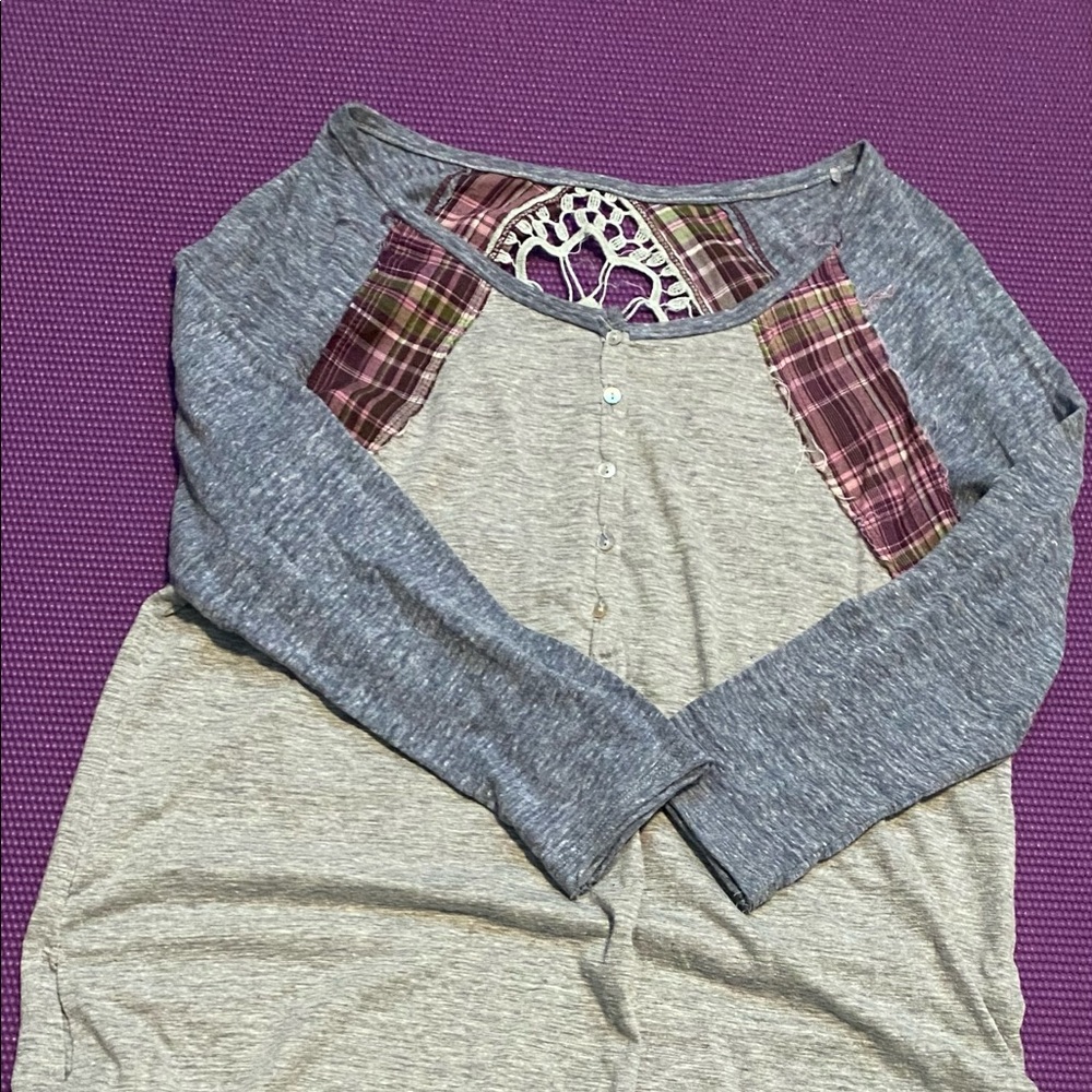 Long Sleeved Gray Shirt with Macrame Back- M